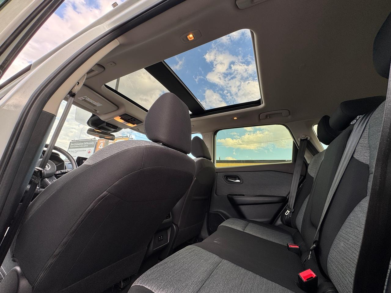 2023 Nissan Rogue SV Moonroof+ONE OWNER+CLEAN CARFAX Photo