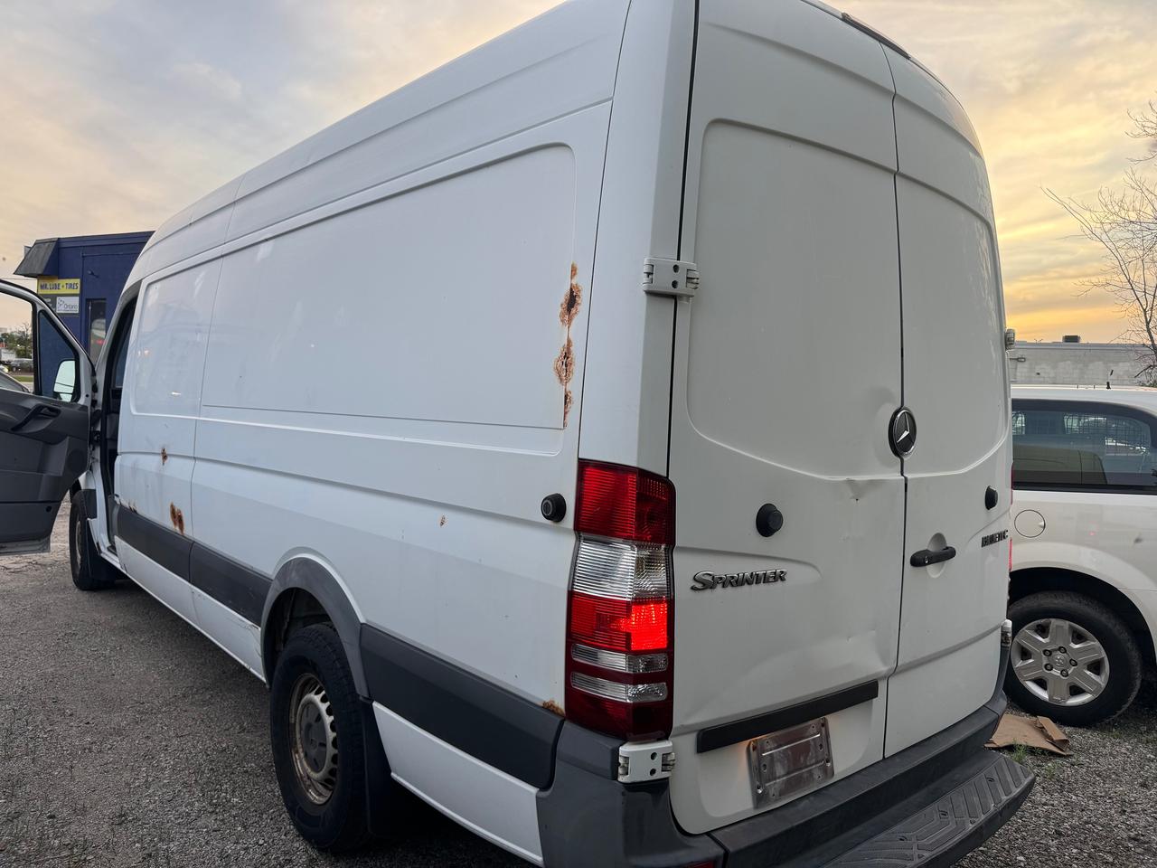 2011 Mercedes-Benz Sprinter  Photo3