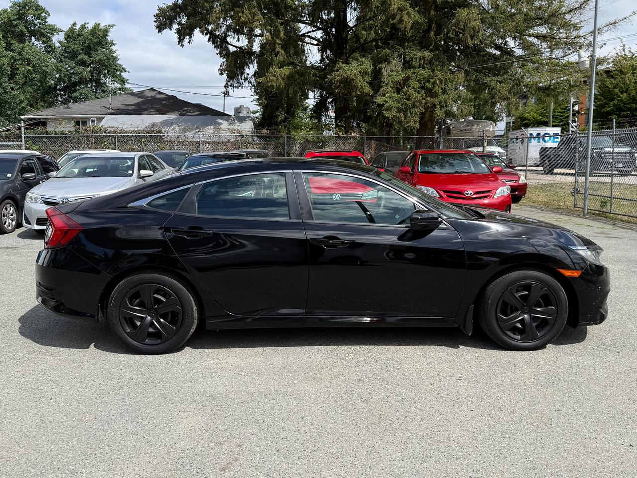 2018 Honda Civic FINANCING AVAILABLE Photo4