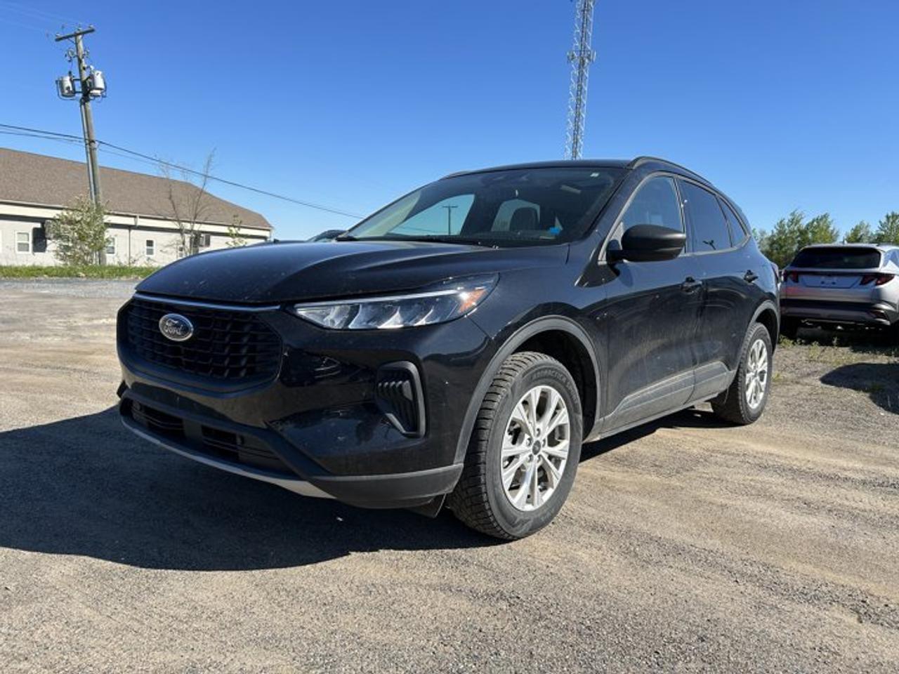 Market Value Pricing, AWD. Recent Arrival! 8-Speed Automatic AWD 1.5L EcoBoost 4D Sport Utility2025 Ford Escape ActiveLooking for a dealership you can trust for your next vehicle and financing solution? Welcome to Steele Hyundai Fredericton, proudly serving drivers from Fredericton, Oromocto, Saint John, Moncton, Miramichi, Woodstock, Bathurst, Edmundston and communities across New Brunswick and Atlantic Canada. As part of the Steele Auto Group, one of Atlantic Canadas largest automotive networks with over 50 locations across New Brunswick, Nova Scotia and Prince Edward Island, our customers benefit from a massive selection of vehicles, competitive pricing and strong lender relationships. At Steele Hyundai Fredericton, we understand that everyones financial journey is different. Whether you have excellent credit, are rebuilding credit, or are new to Canada, our Steele Advantage Financing program works with over 20 trusted lenders across Canada to help secure financing options that fit your situation. Our team specializes in helping customers across the credit spectrum, including non-prime and credit rebuilding approvals. From Fredericton to Moncton, Saint John to Halifax and throughout Atlantic Canada, Steele Hyundai Fredericton is here to help you find the right vehicle and the right financing solution.