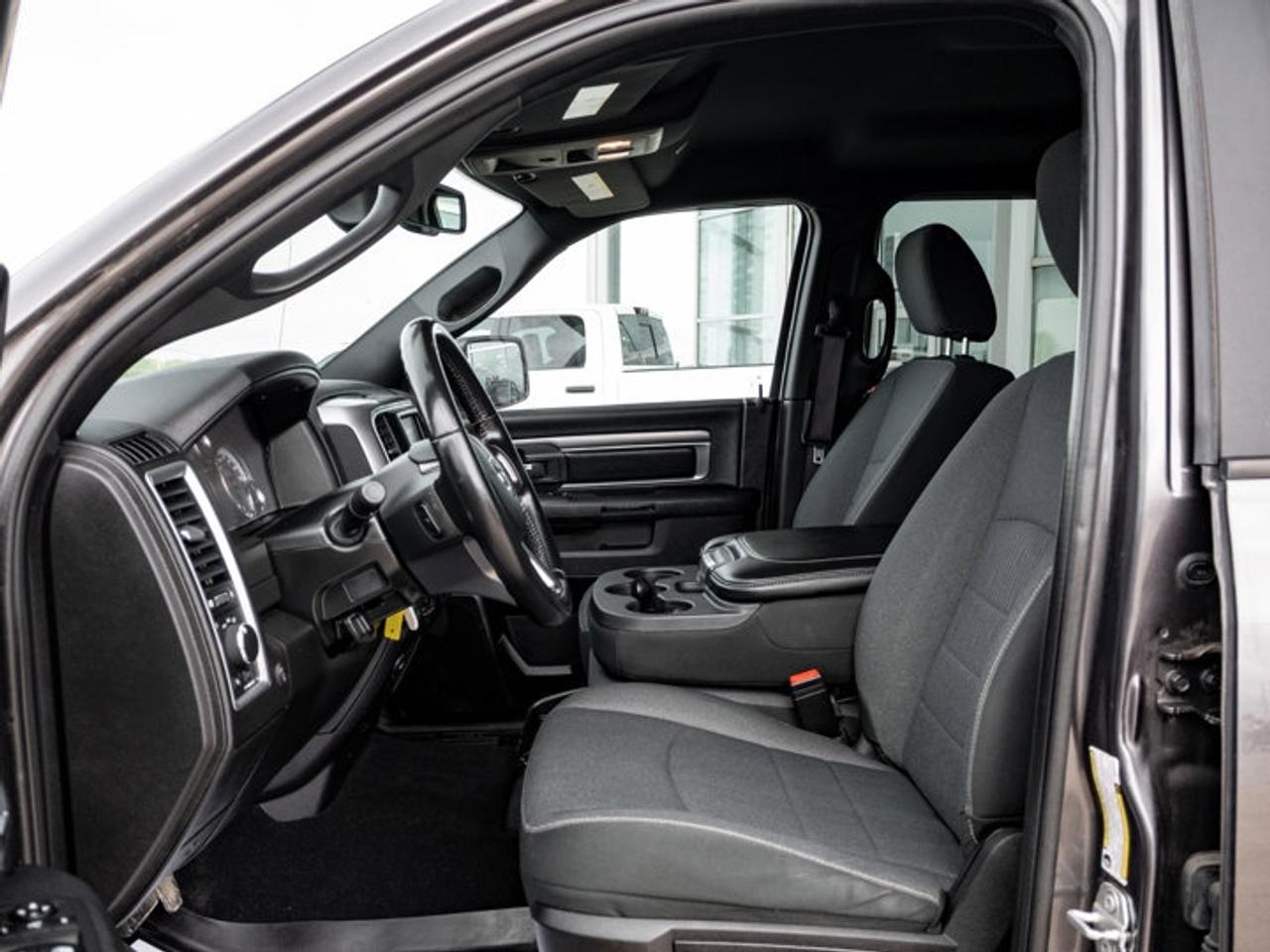 2021 RAM 1500 Classic WARLOCK Photo