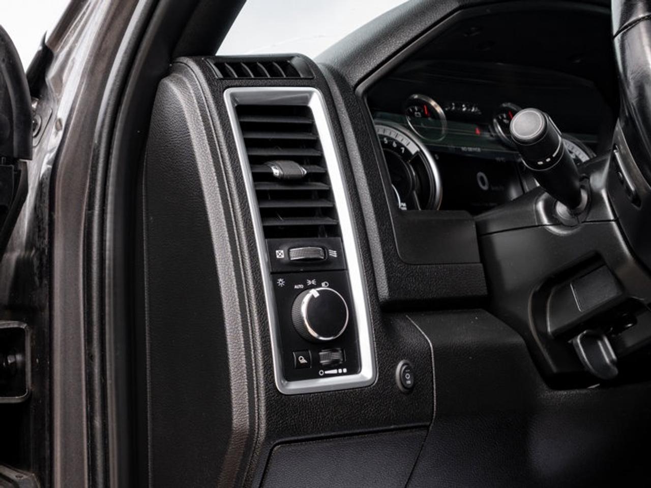 2021 RAM 1500 Classic WARLOCK Photo