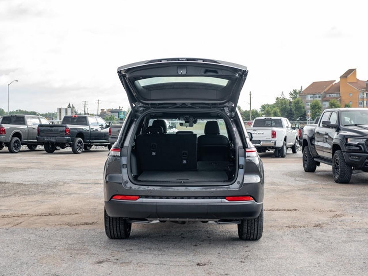 2026 Jeep Grand Cherokee Altitude Photo