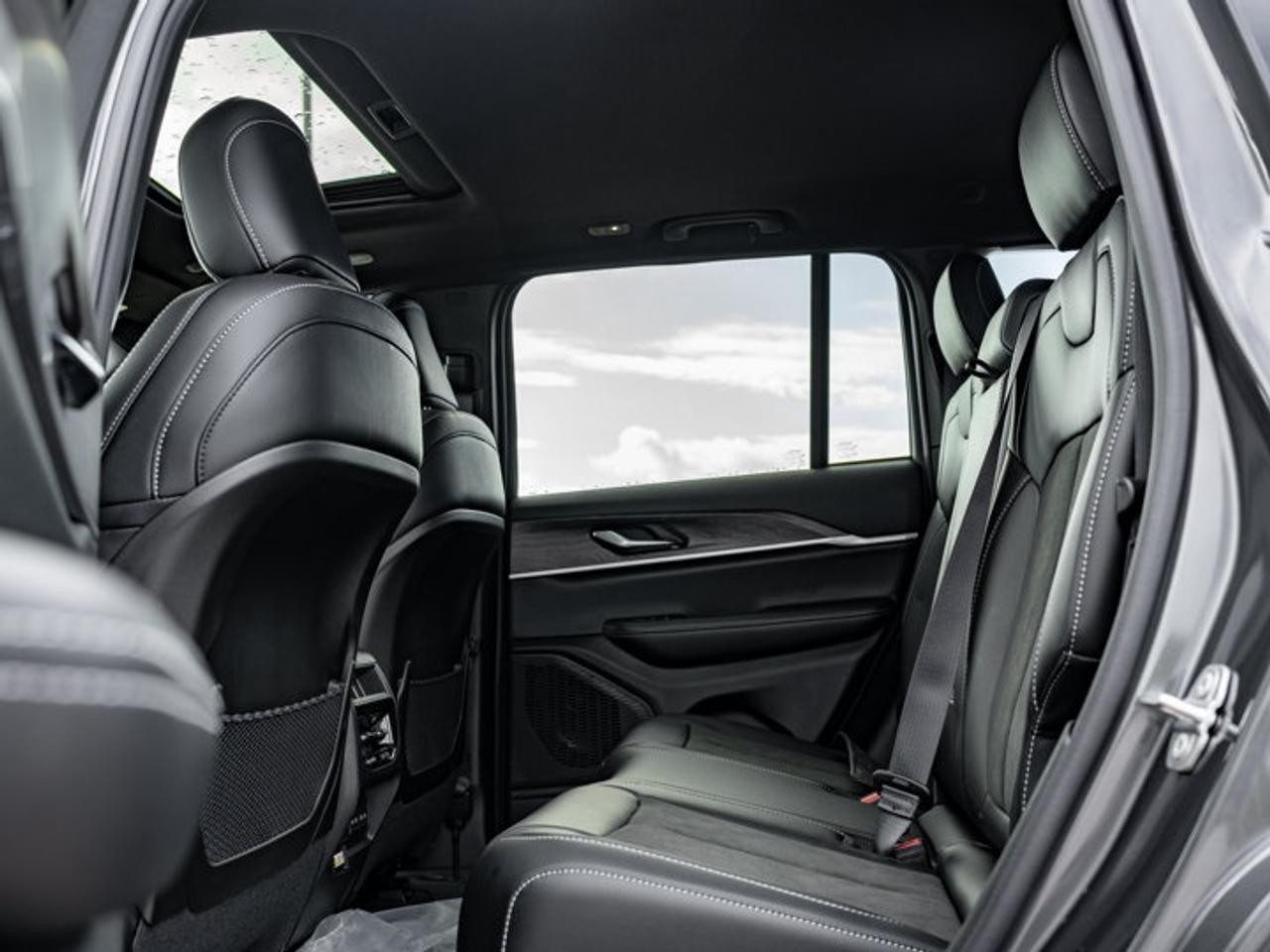 2026 Jeep Grand Cherokee Altitude Photo