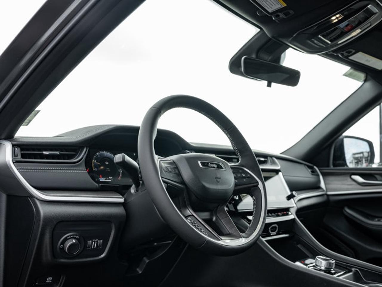 2026 Jeep Grand Cherokee Altitude Photo