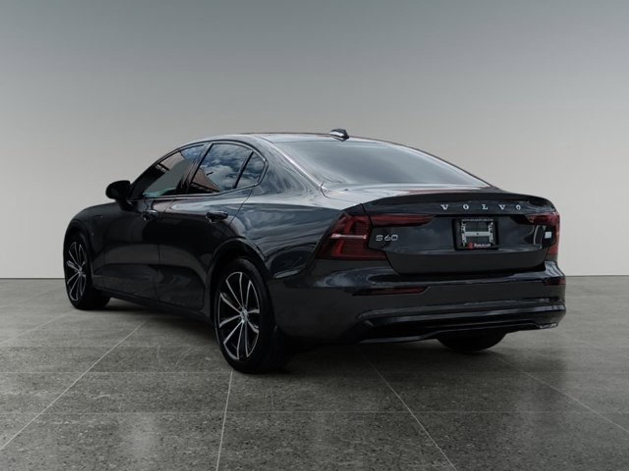 2024 Volvo S60 Recharge Core Dark Theme - Photo #3