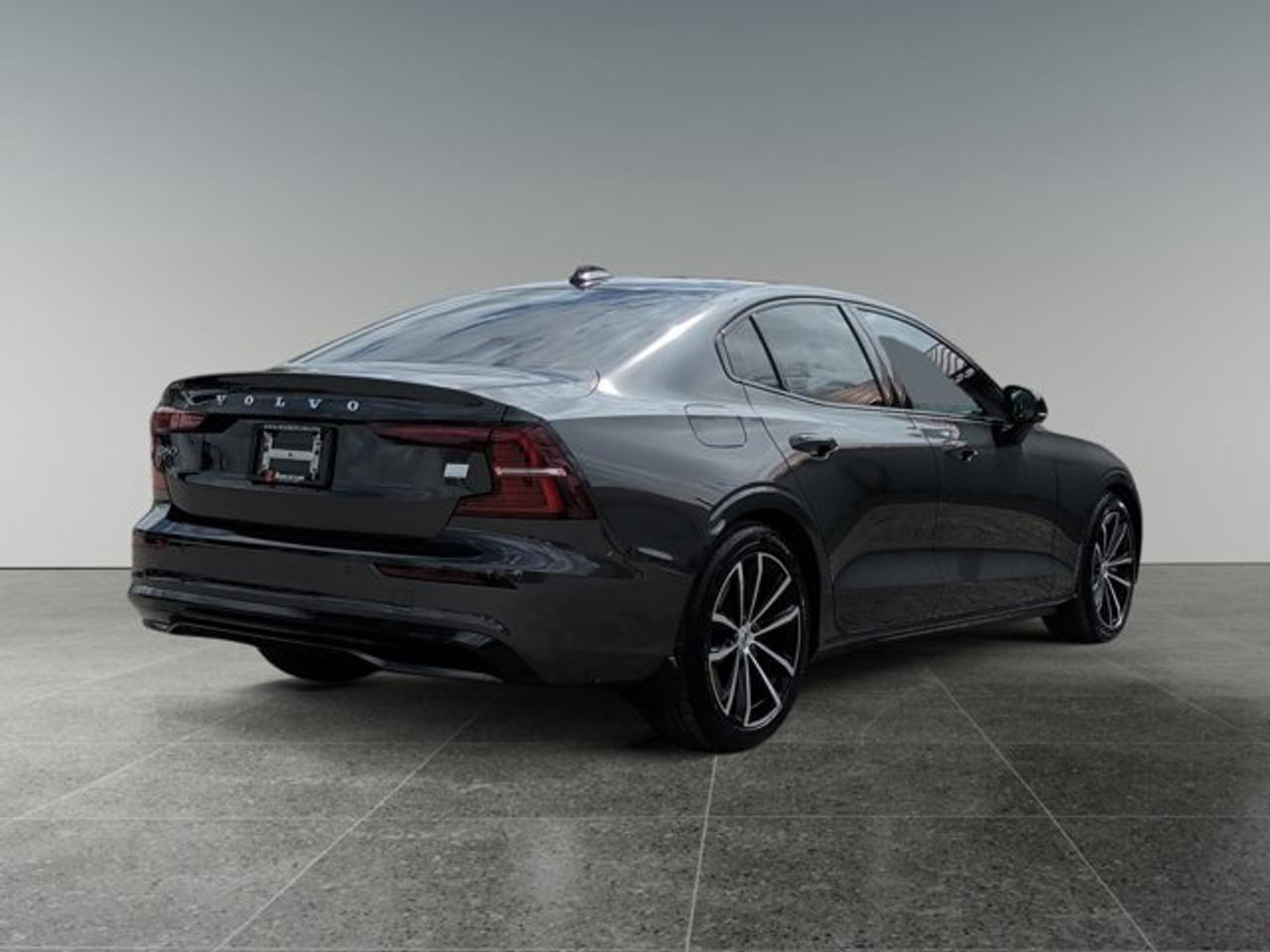 2024 Volvo S60 Recharge Core Dark Theme Photo