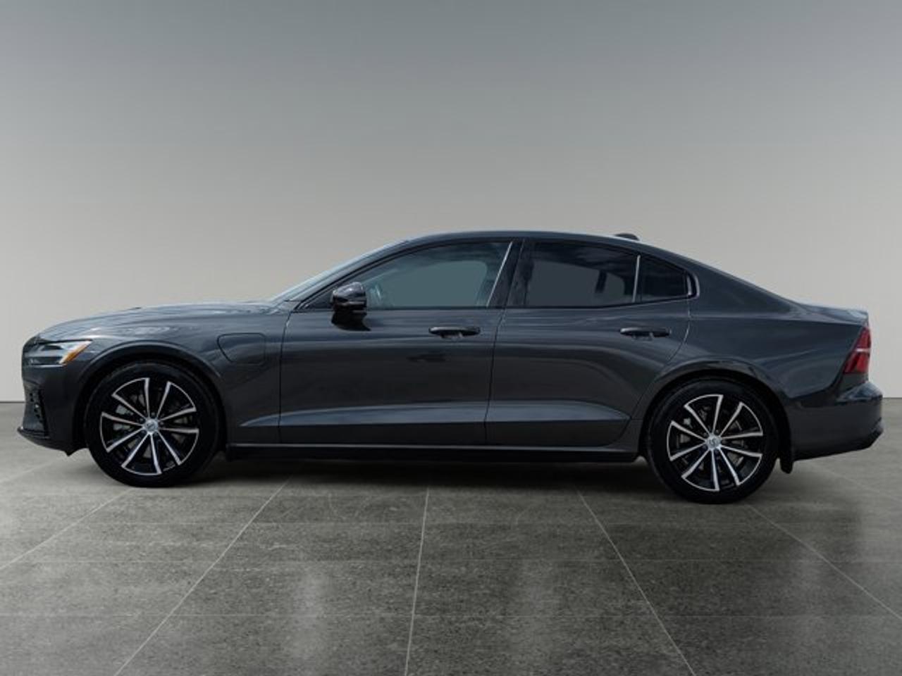 2024 Volvo S60 Recharge Core Dark Theme - Photo #2