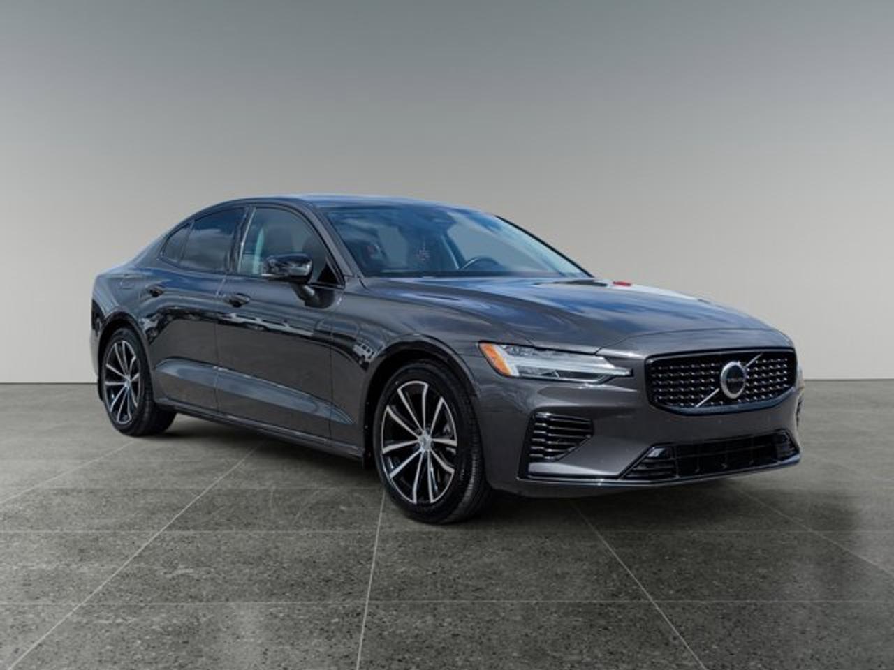 2024 Volvo S60 Recharge Core Dark Theme Photo
