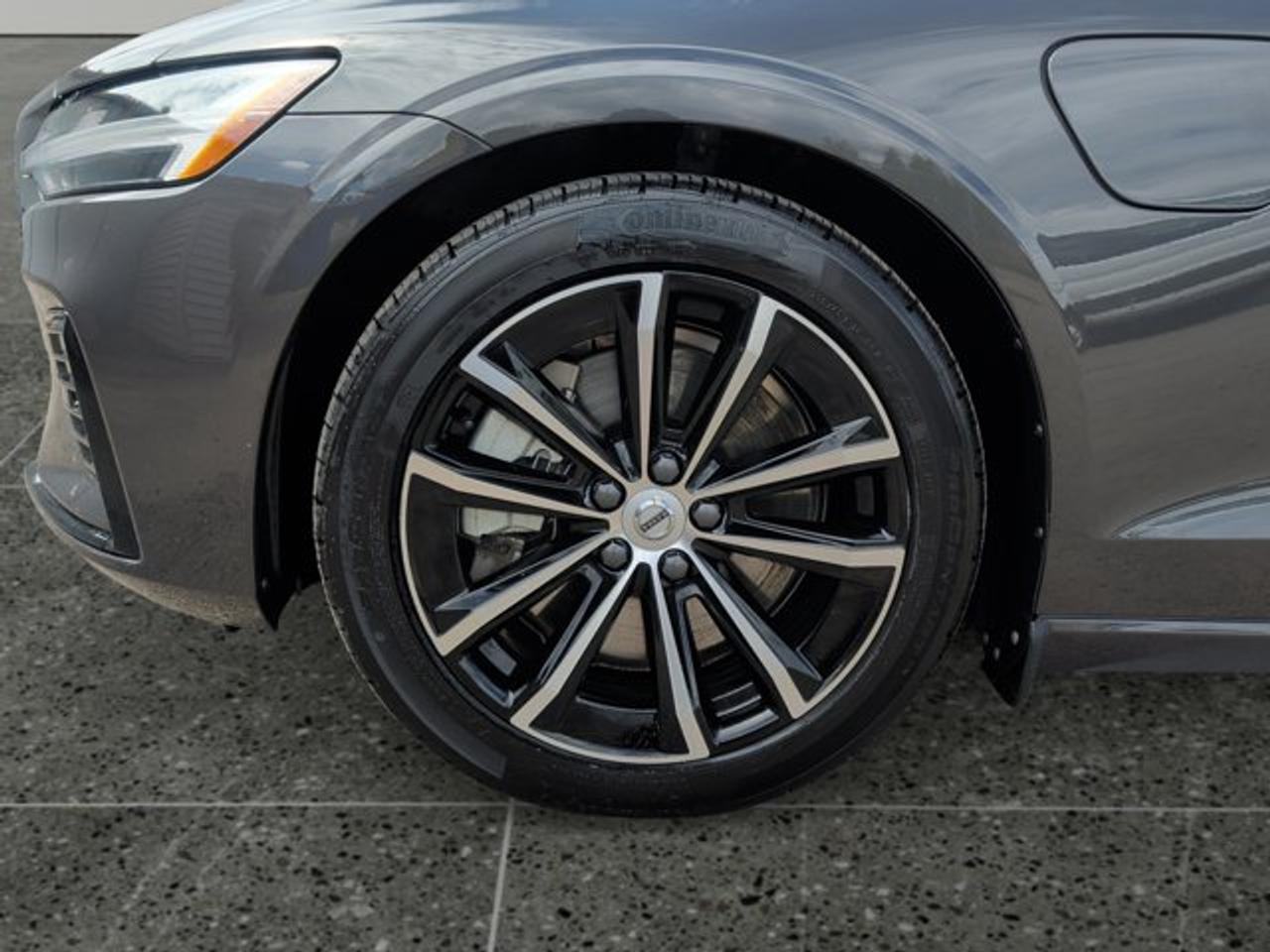 2024 Volvo S60 Recharge Core Dark Theme - Photo #9