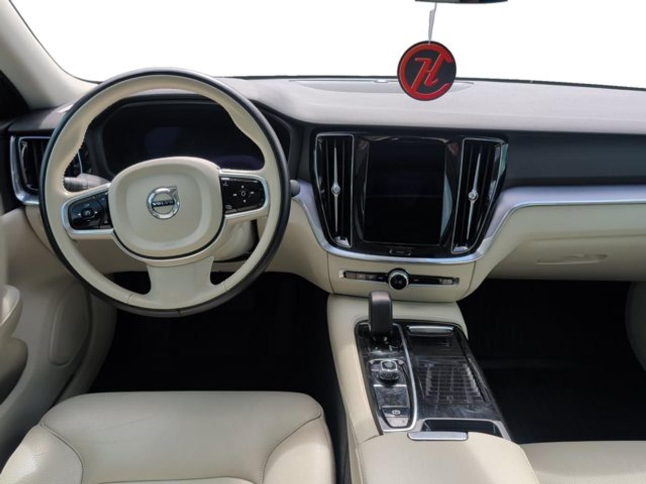 2024 Volvo S60 Recharge Core Dark Theme Photo