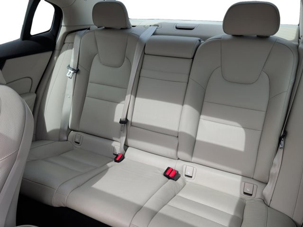2024 Volvo S60 Recharge Core Dark Theme Photo