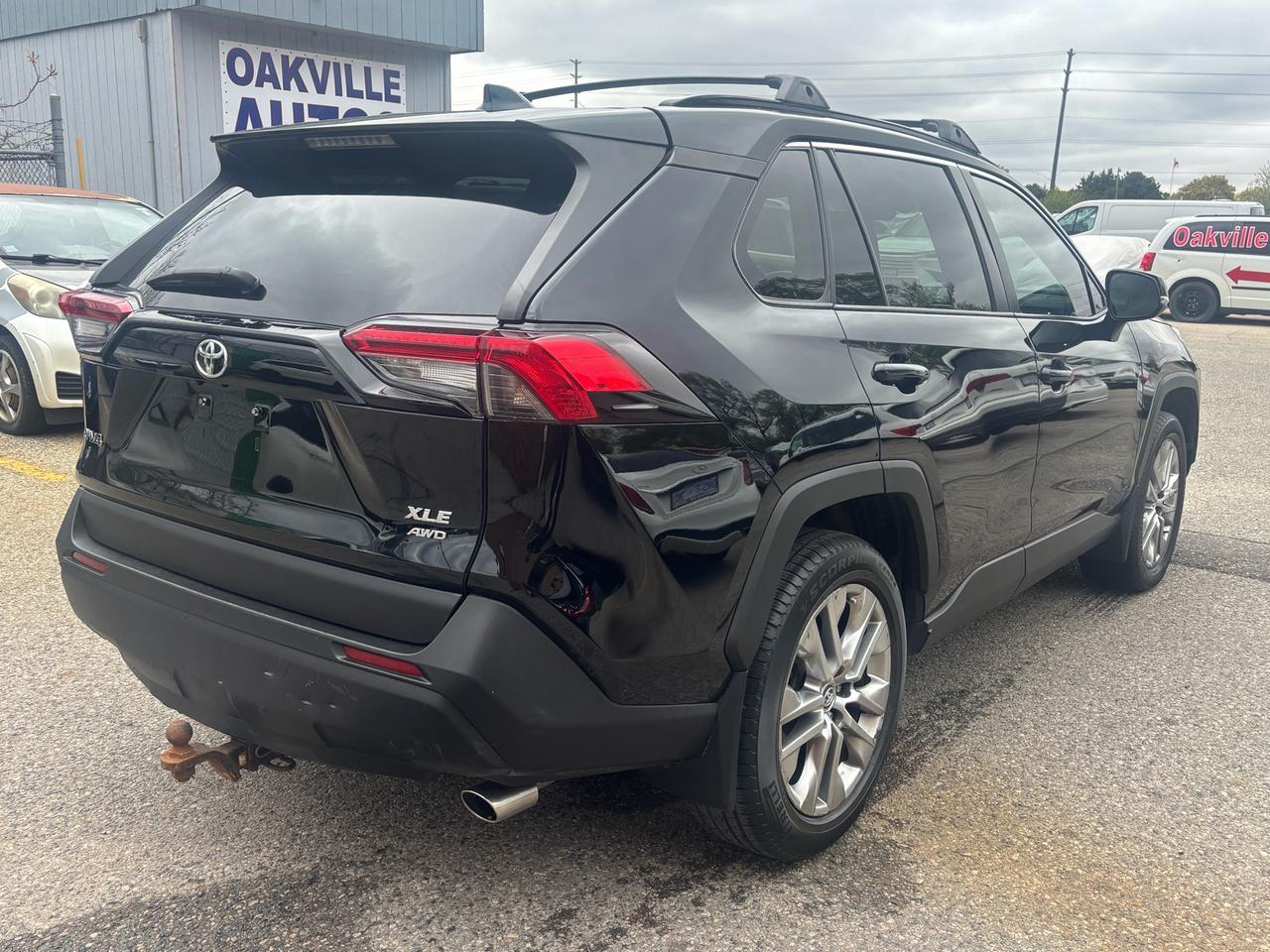 2021 Toyota RAV4 XLE AWD Photo3