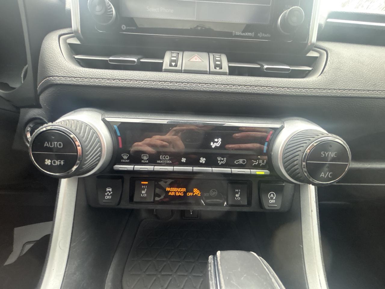 2021 Toyota RAV4 XLE AWD Photo