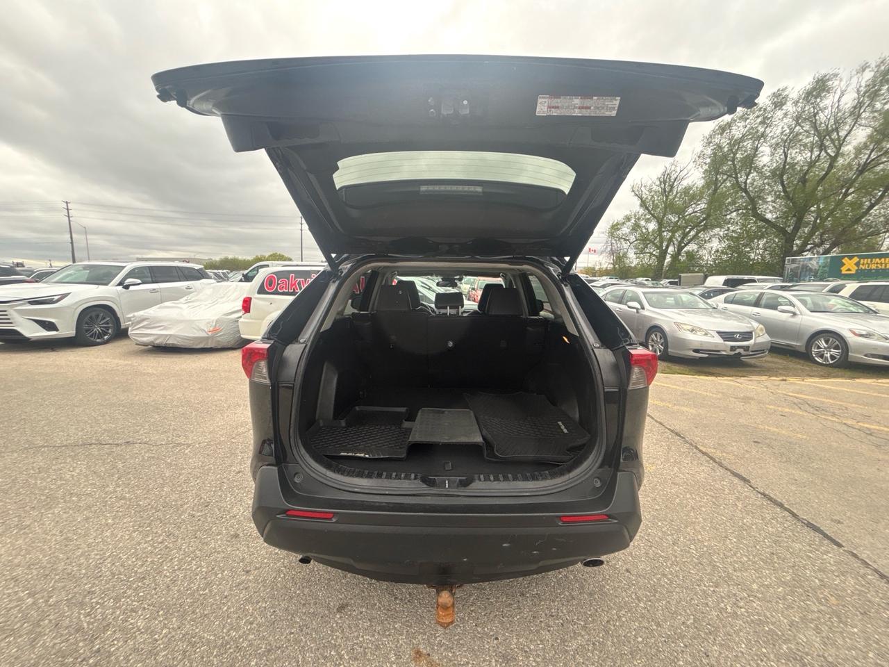 2021 Toyota RAV4 XLE AWD Photo
