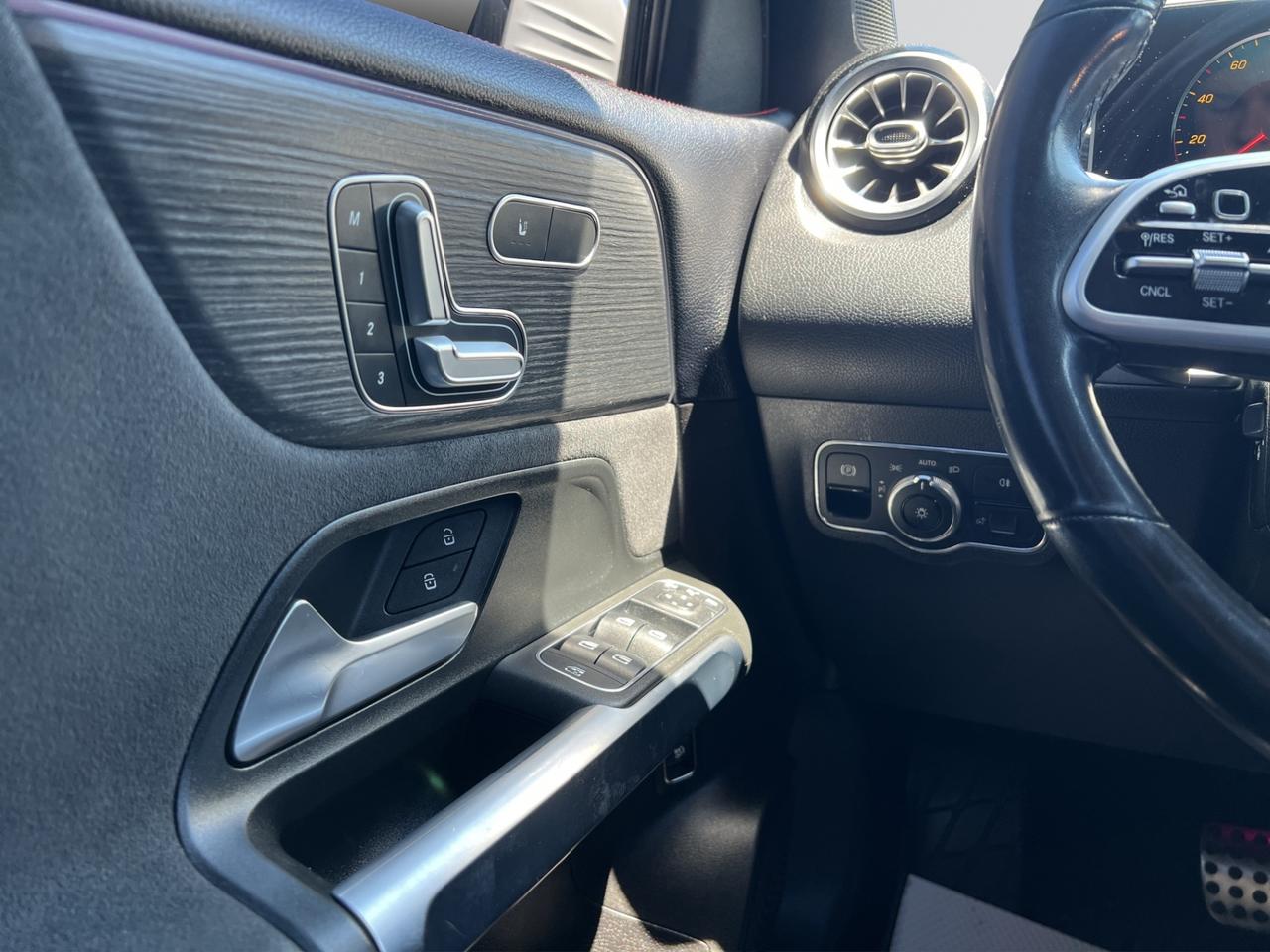 2020 Mercedes-Benz G-Class GLB 250 4MATIC - 7 Passenger - Reverse Camera !!! Photo