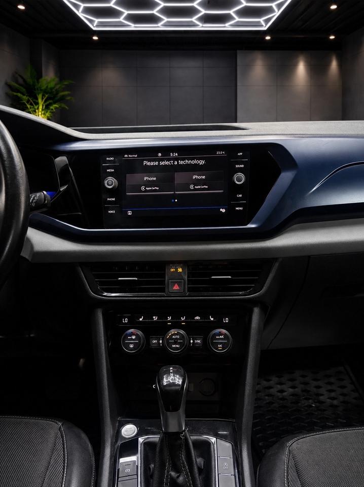 2023 Volkswagen Taos Highline 4MOTION Photo
