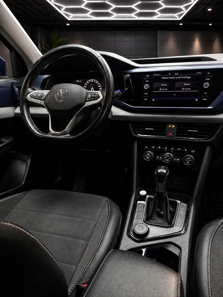 2023 Volkswagen Taos Highline 4MOTION Photo
