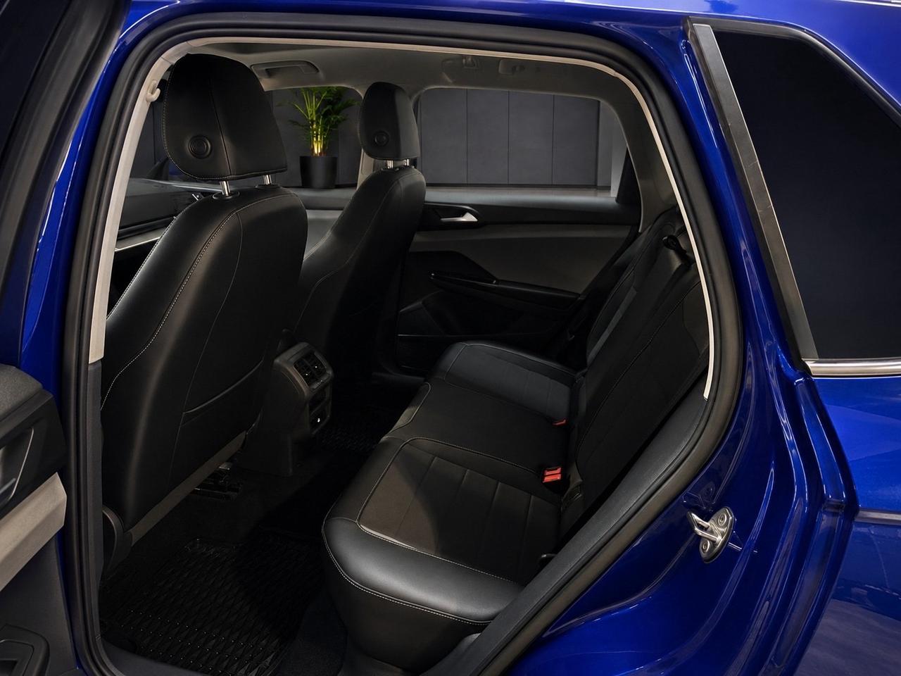 2023 Volkswagen Taos Highline 4MOTION Photo