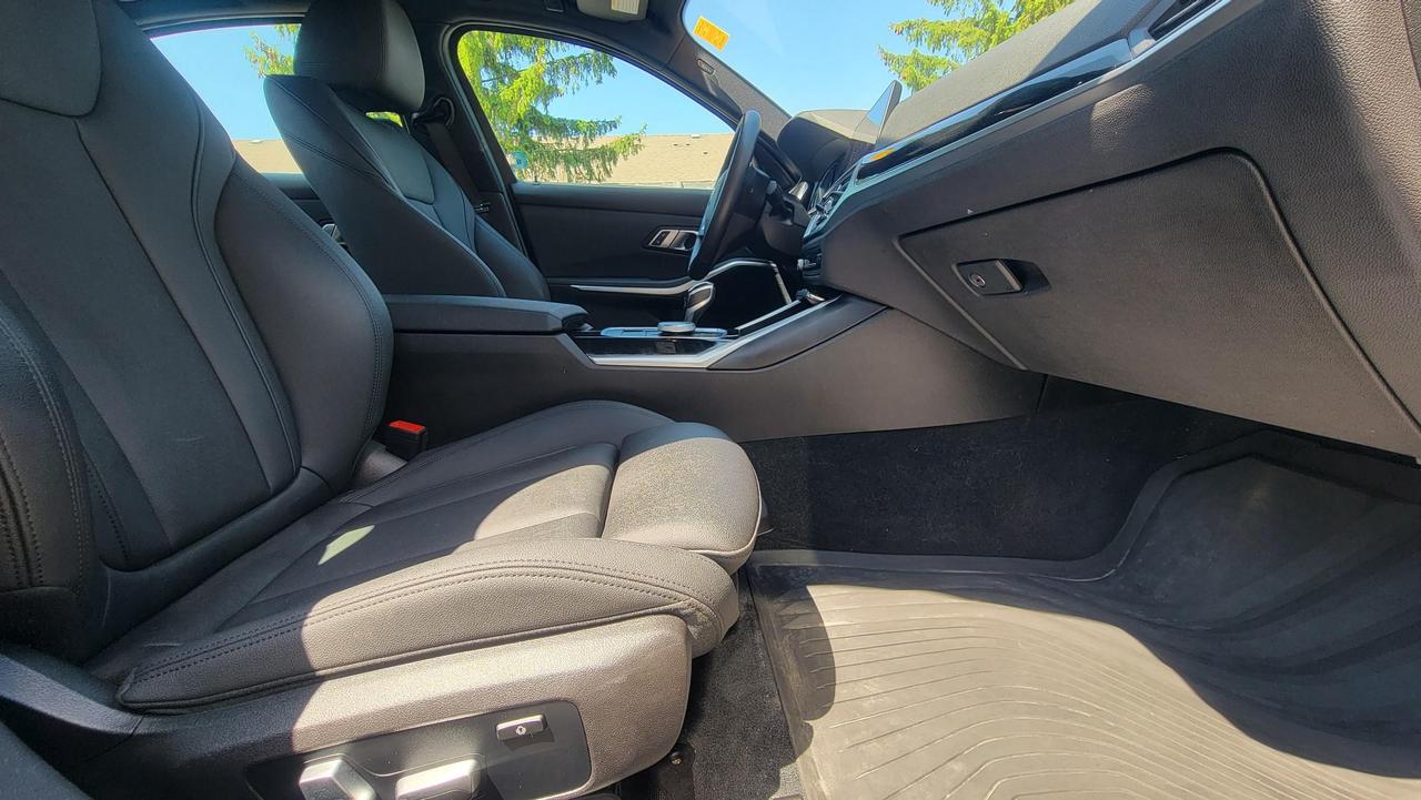2021 BMW 330 i xDrive Photo