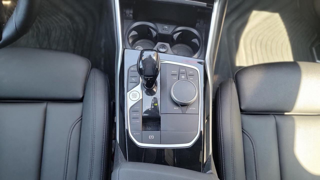 2021 BMW 330 i xDrive Photo