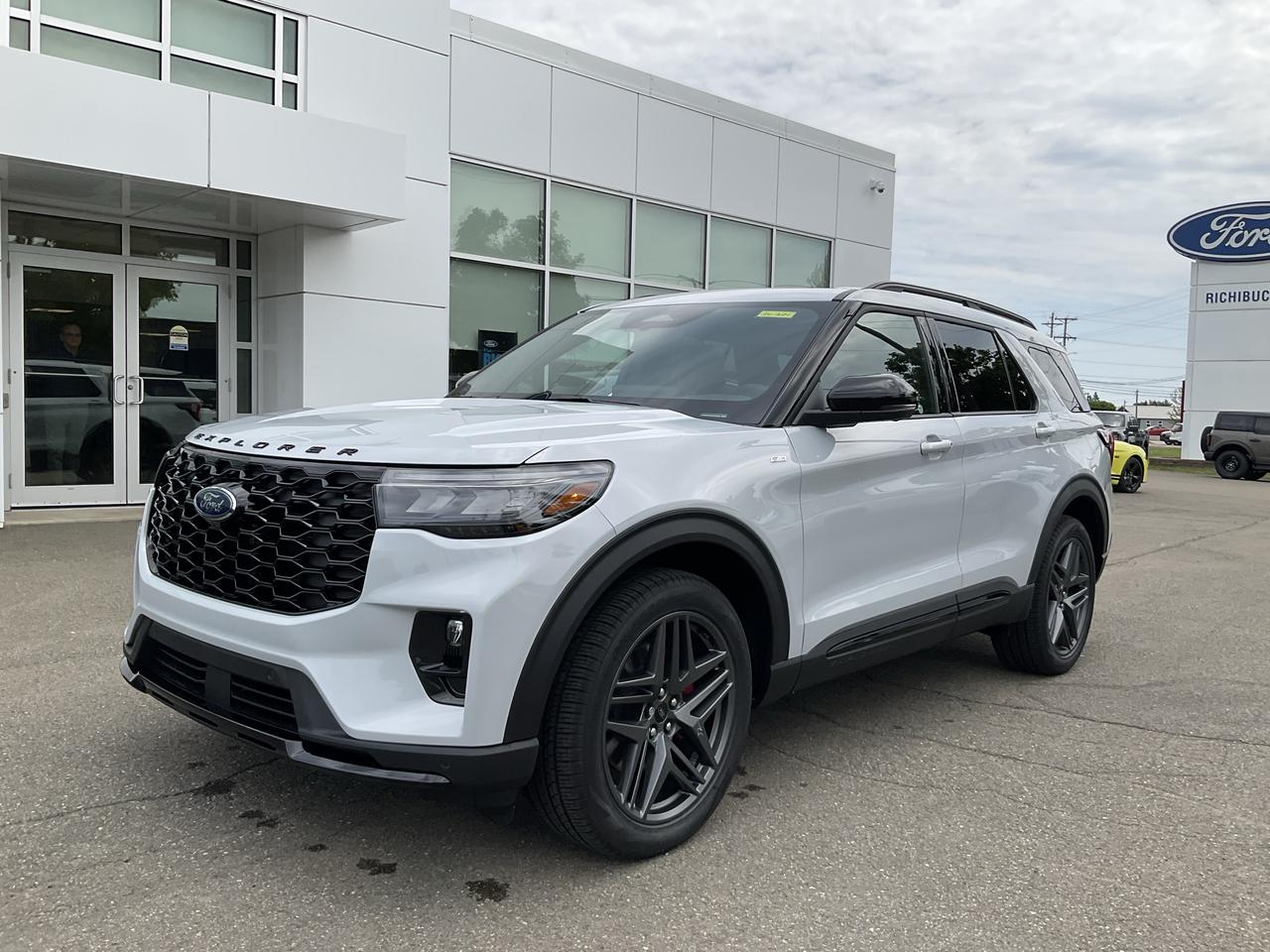 2026 Ford Explorer ST-Line Photo0