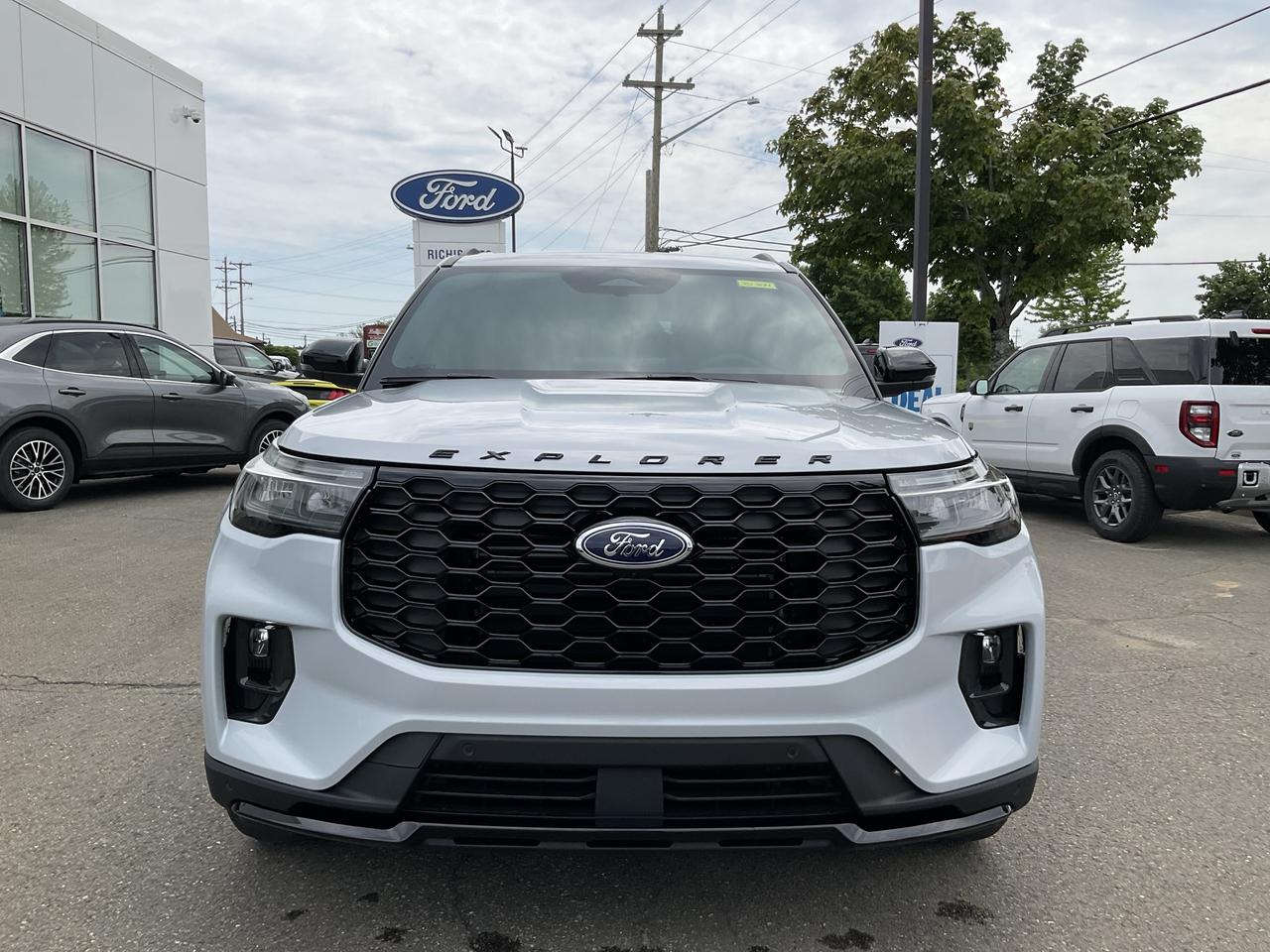 2026 Ford Explorer ST-Line Photo1