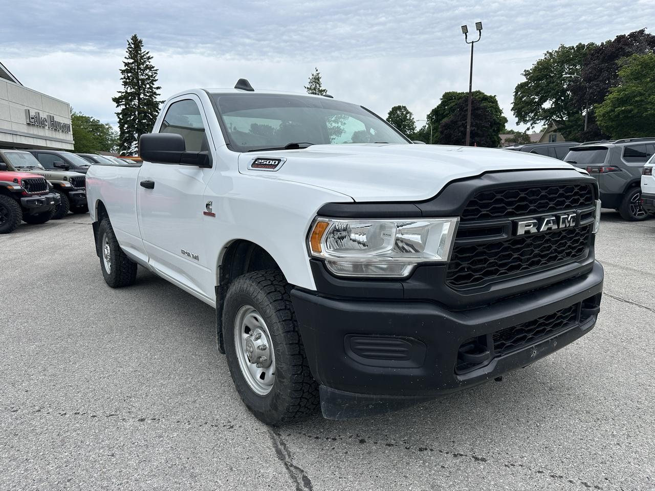 <p>Maximize your job site efficiency with this ultra-capable 2019 Ram 2500 Tradesman. Built specifically for demanding commercial tasks. This Regular cab configuration offers peak payload capability and an expansive 8 ft bed. The stand out feature is the professional grade Power Hydraulic Liftgate, allowing a single operator to load and unload heavy equipment, machinery or materials.&nbsp;</p>