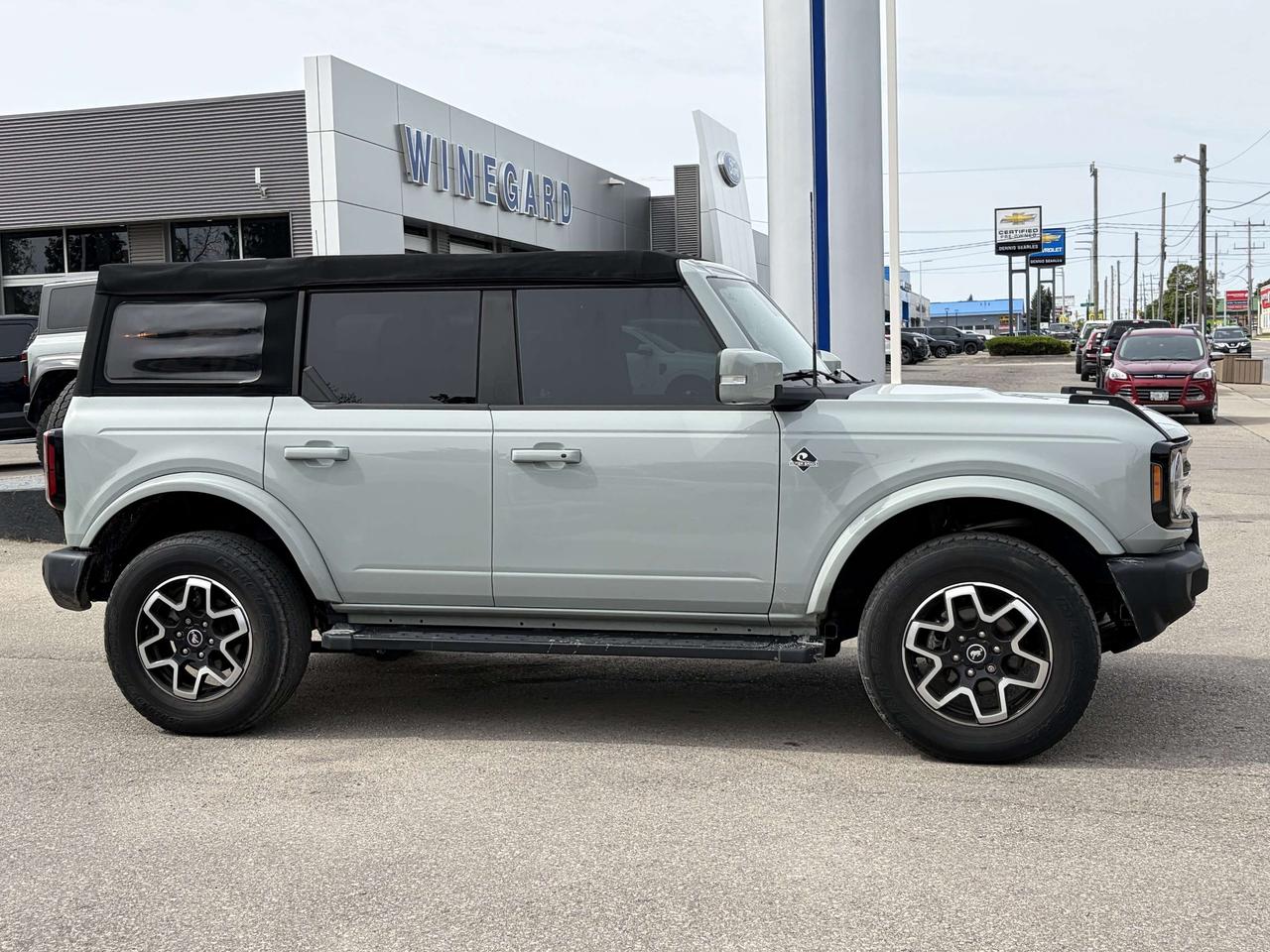 2022 Ford Bronco OUTER BANKS 4 DOOR 4X4 Photo