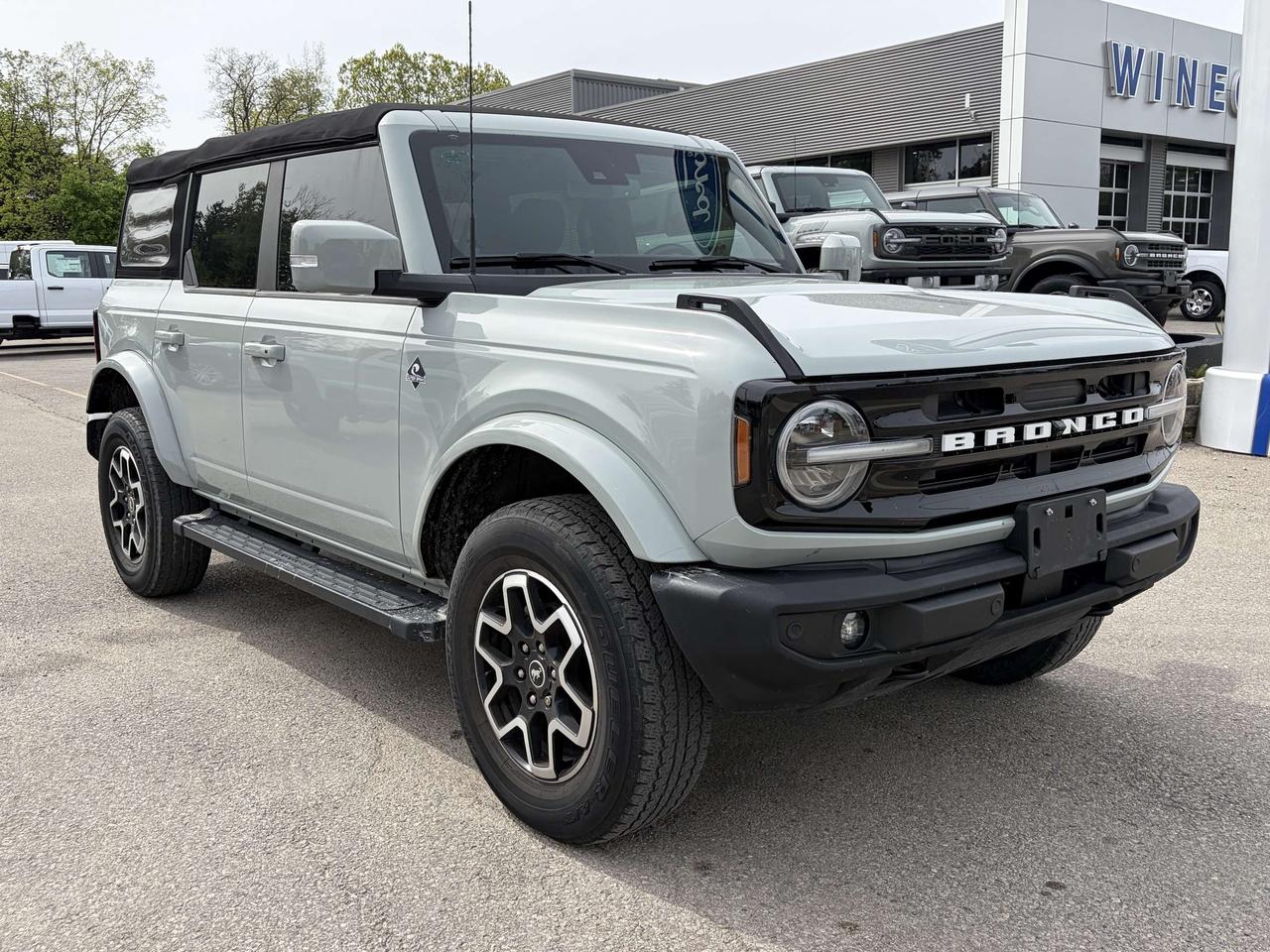 2022 Ford Bronco OUTER BANKS 4 DOOR 4X4 Photo