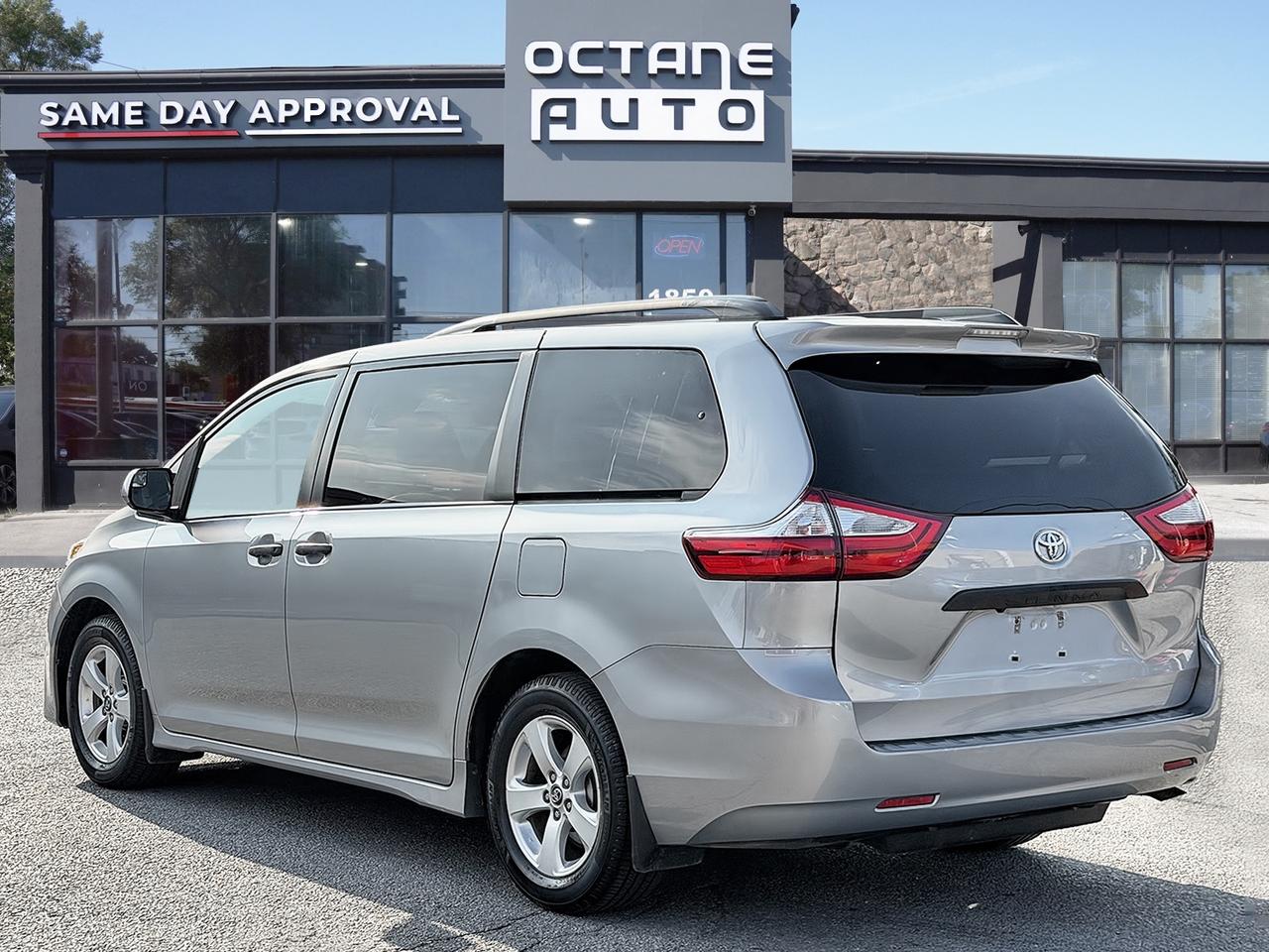 2018 Toyota Sienna 7-Passenger FWD Photo