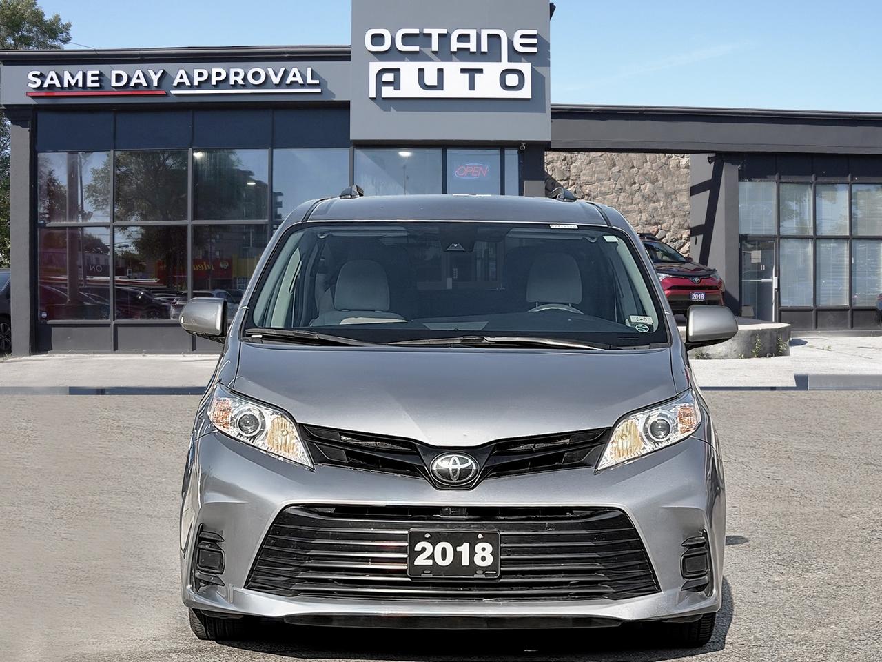 2018 Toyota Sienna 7-Passenger FWD Photo