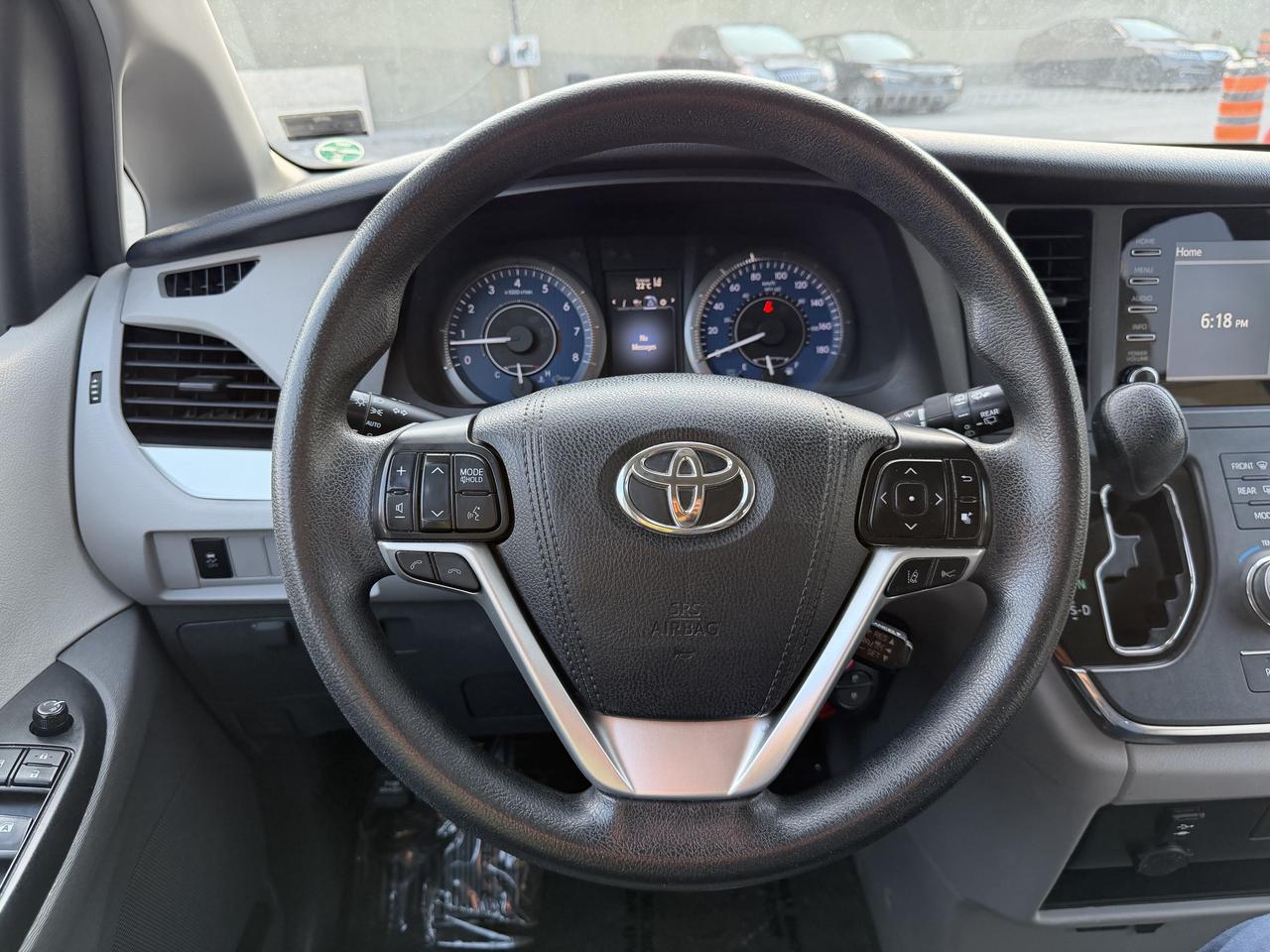 2018 Toyota Sienna 7-Passenger FWD Photo