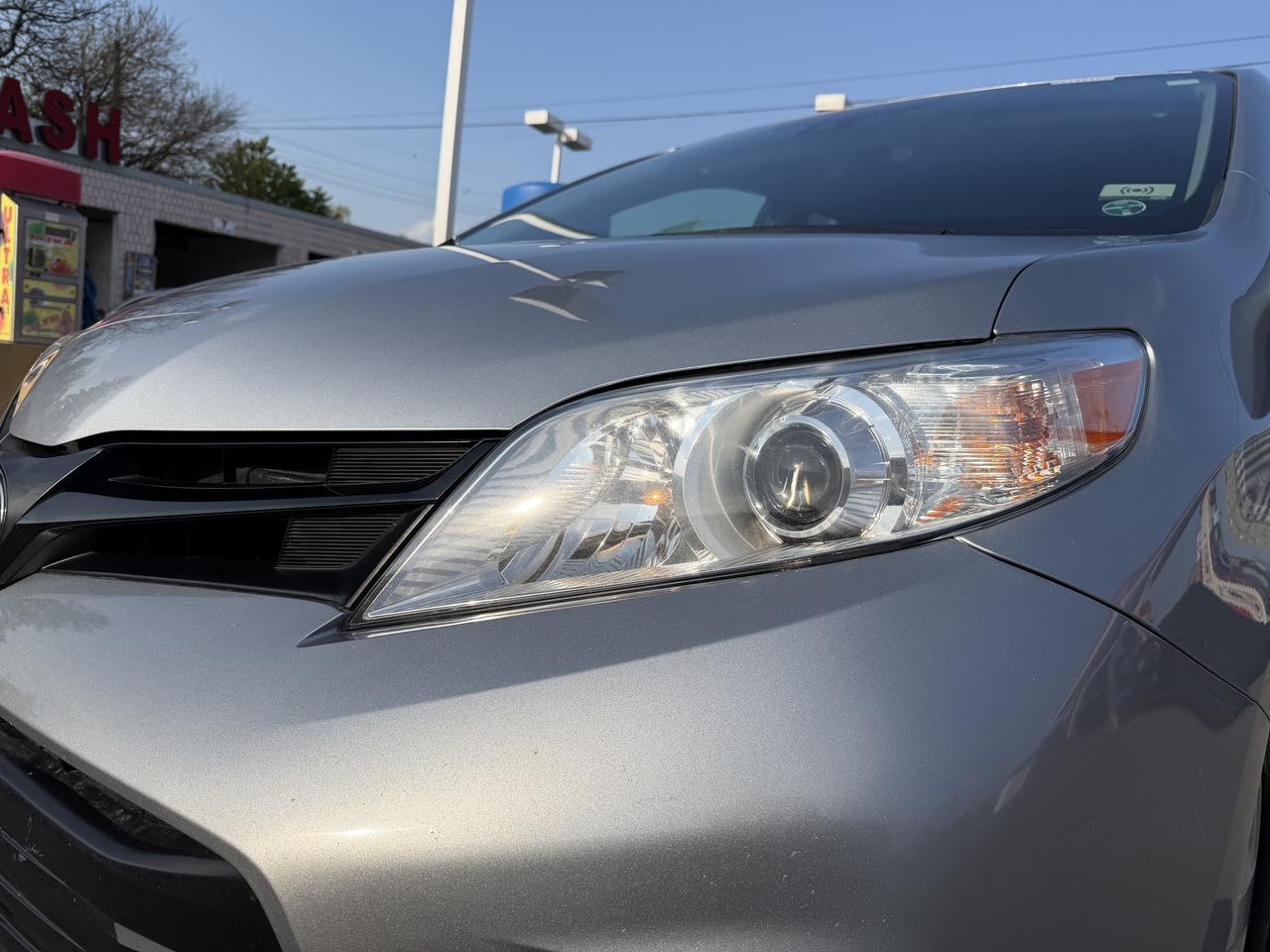 2018 Toyota Sienna 7-Passenger FWD Photo