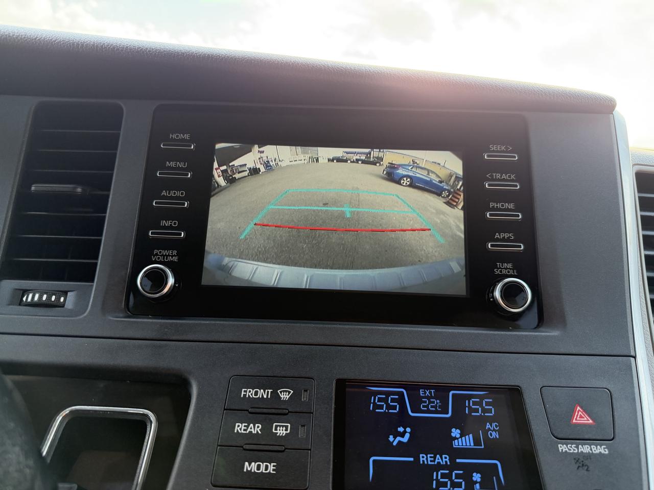 2018 Toyota Sienna 7-Passenger FWD Photo