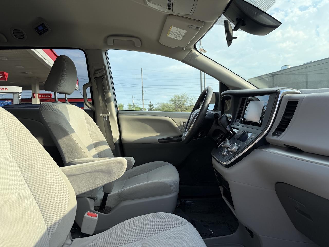2018 Toyota Sienna 7-Passenger FWD Photo