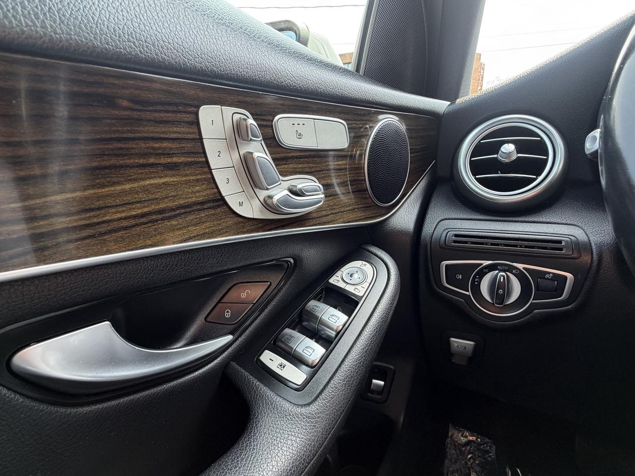 2020 Mercedes-Benz GLC GLC 300 4MATIC SUV Photo