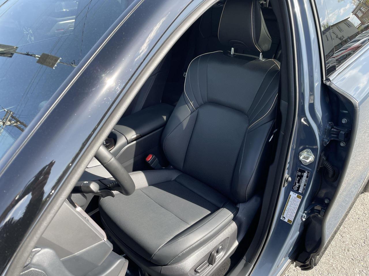 2025 Toyota Crown Signia Limited LIMITED HYBRID, AWD, LEATHER, PANO.ROOF, N Photo