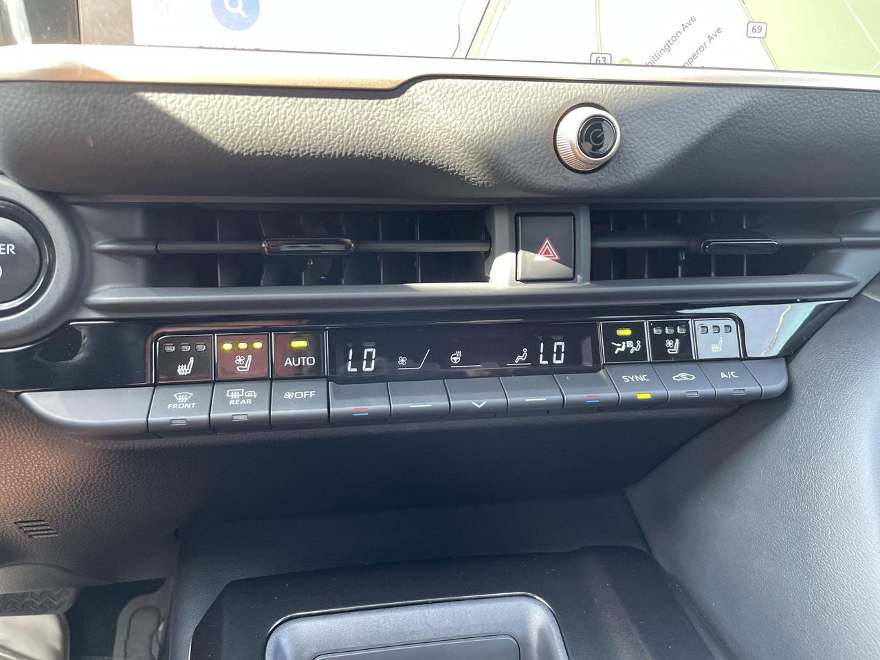 2025 Toyota Crown Signia Limited LIMITED HYBRID, AWD, LEATHER, PANO.ROOF, N Photo