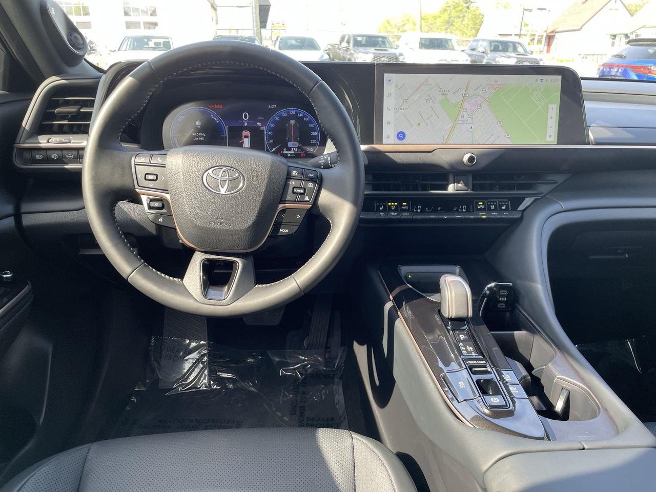 2025 Toyota Crown Signia Limited LIMITED HYBRID, AWD, LEATHER, PANO.ROOF, N Photo