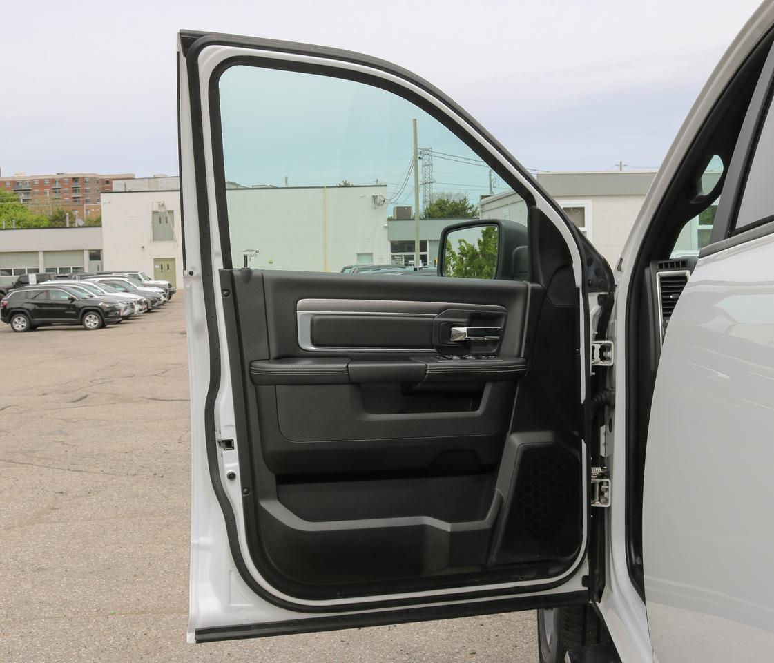 2023 RAM 1500 Classic Warlock 4x4 Crew Cab 5'7  Box | 1 KEY | NAVIGATION Photo