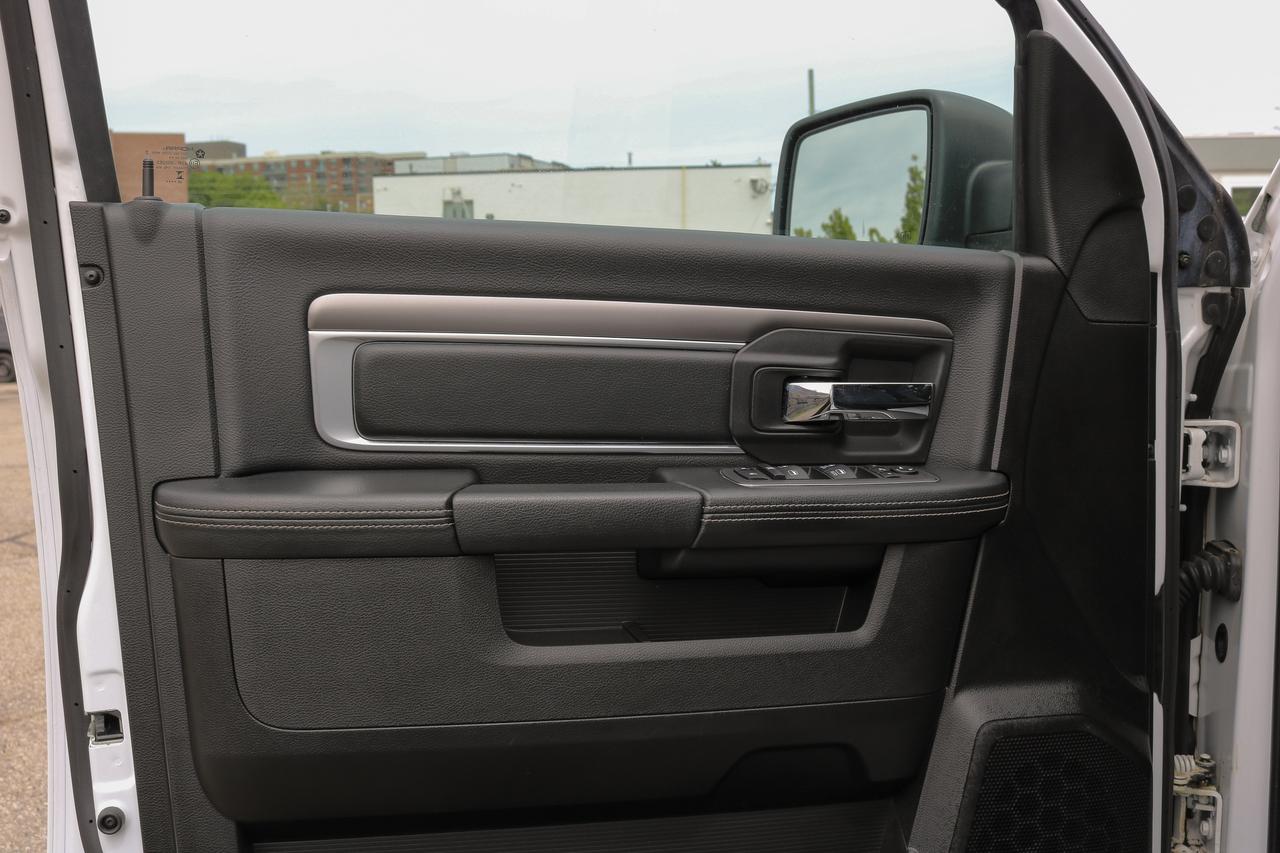 2023 RAM 1500 Classic Warlock 4x4 Crew Cab 5'7  Box | 1 KEY | NAVIGATION Photo