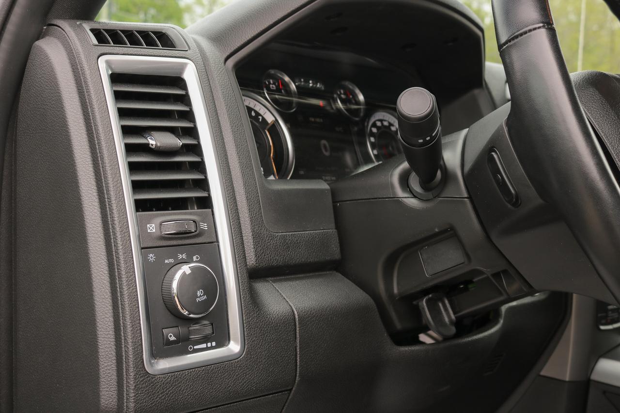 2023 RAM 1500 Classic Warlock 4x4 Crew Cab 5'7  Box | 1 KEY | NAVIGATION Photo