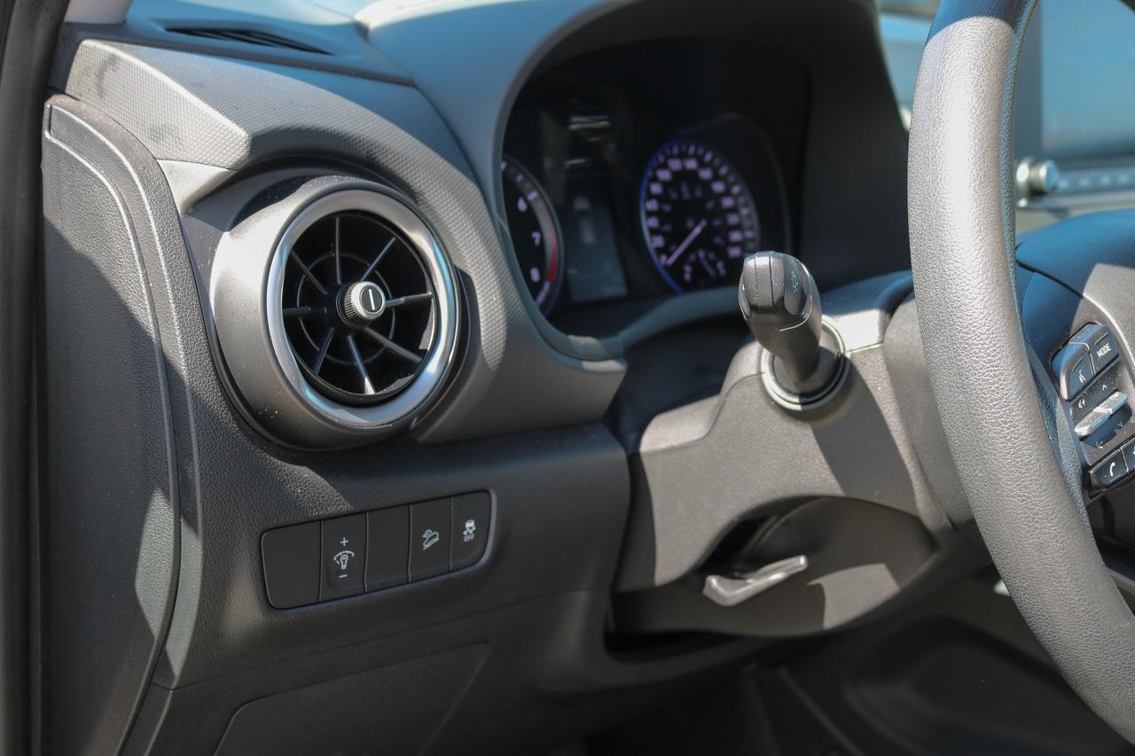 2023 Hyundai KONA 2.0L Essential FWD | BLUETOOTH | BACKUP CAMERA | Photo