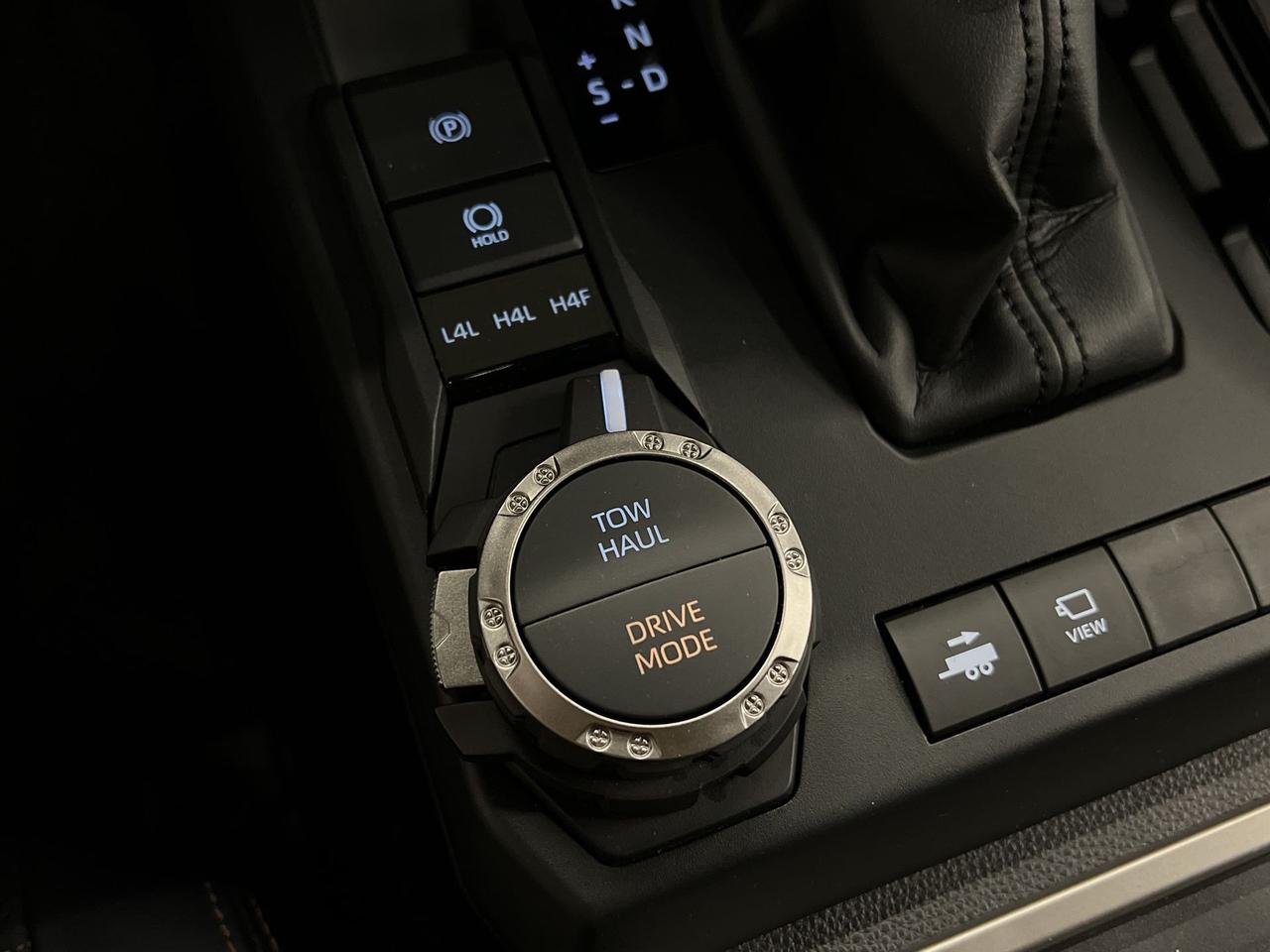2025 Toyota 4Runner HYBRID PLATINUM AWD | LEATHER | PANO ROOF | HUD Photo