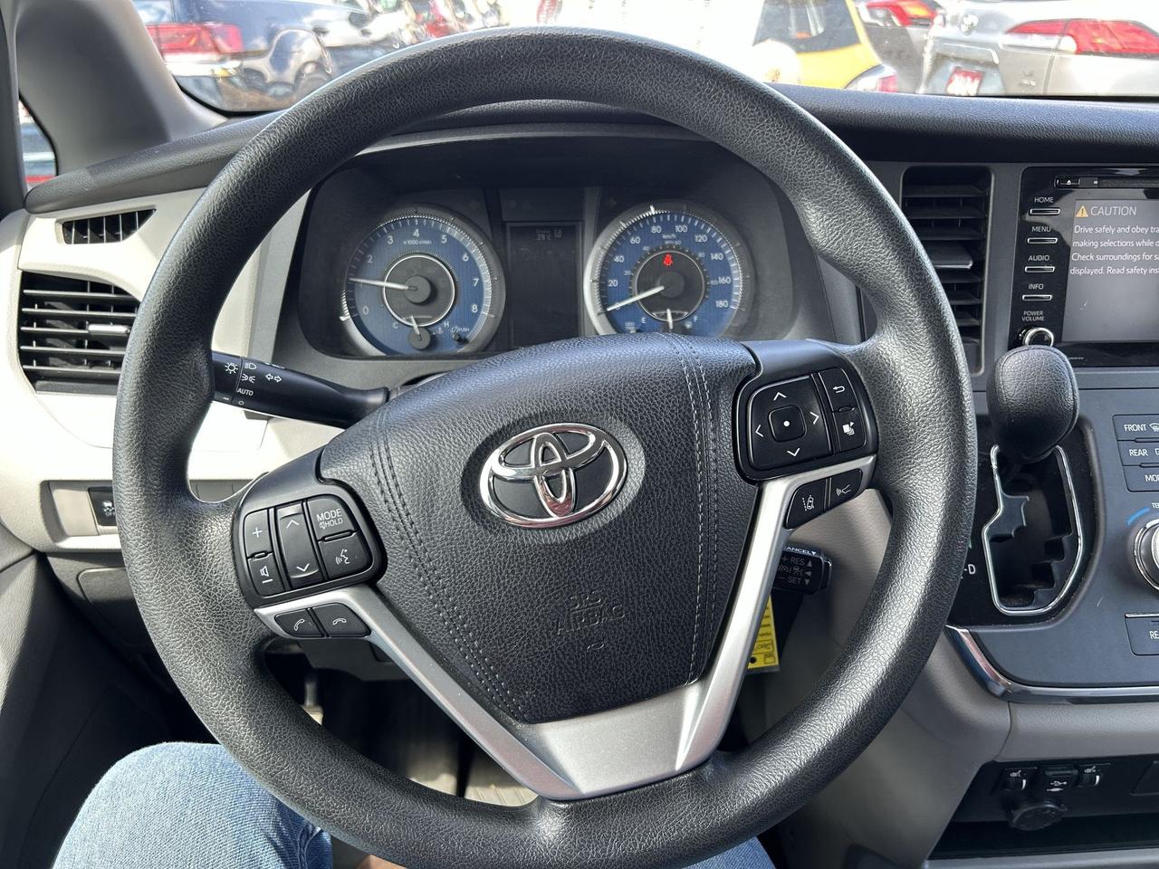 2018 Toyota Sienna LE | 7-PASS | HTD SEATS | CARPLAY | ALLOYS | A/C Photo