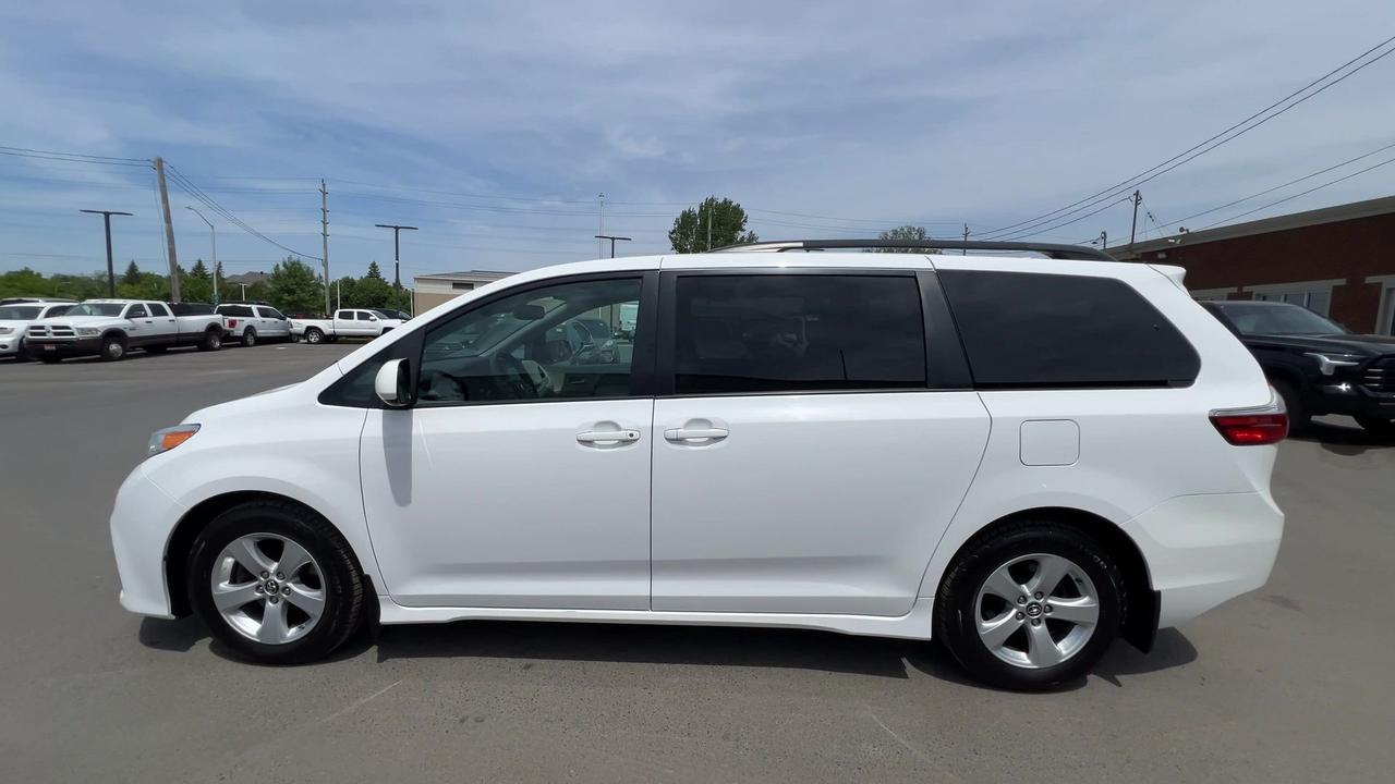 2018 Toyota Sienna LE | 7-PASS | HTD SEATS | CARPLAY | ALLOYS | A/C Photo