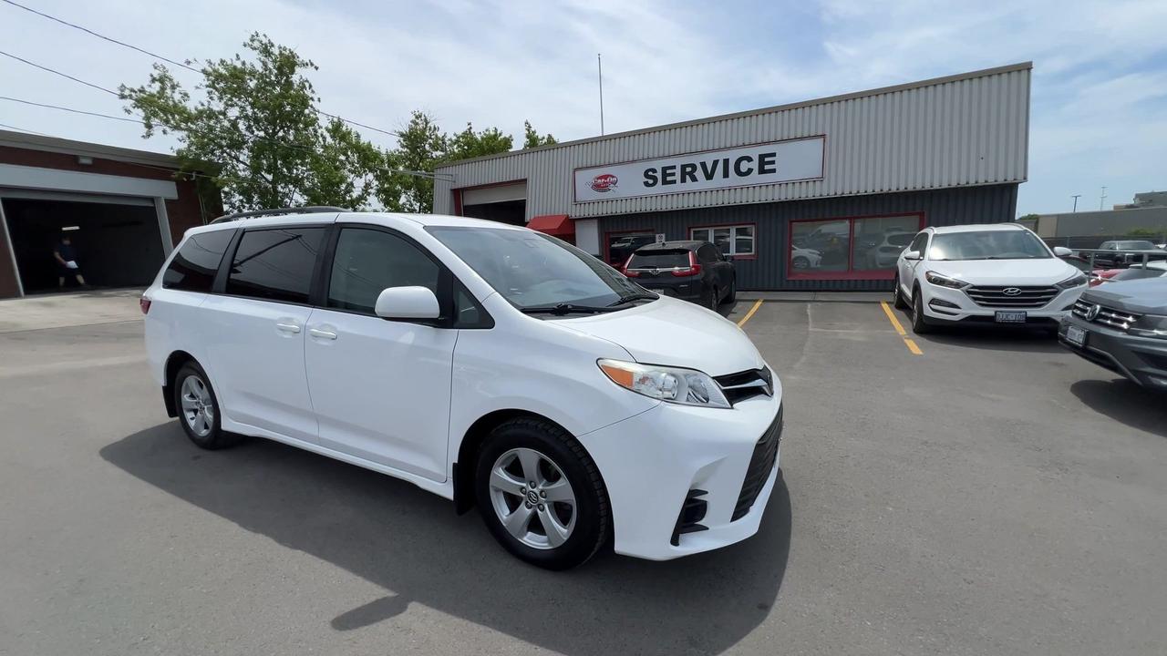 2018 Toyota Sienna LE | 7-PASS | HTD SEATS | CARPLAY | ALLOYS | A/C Photo