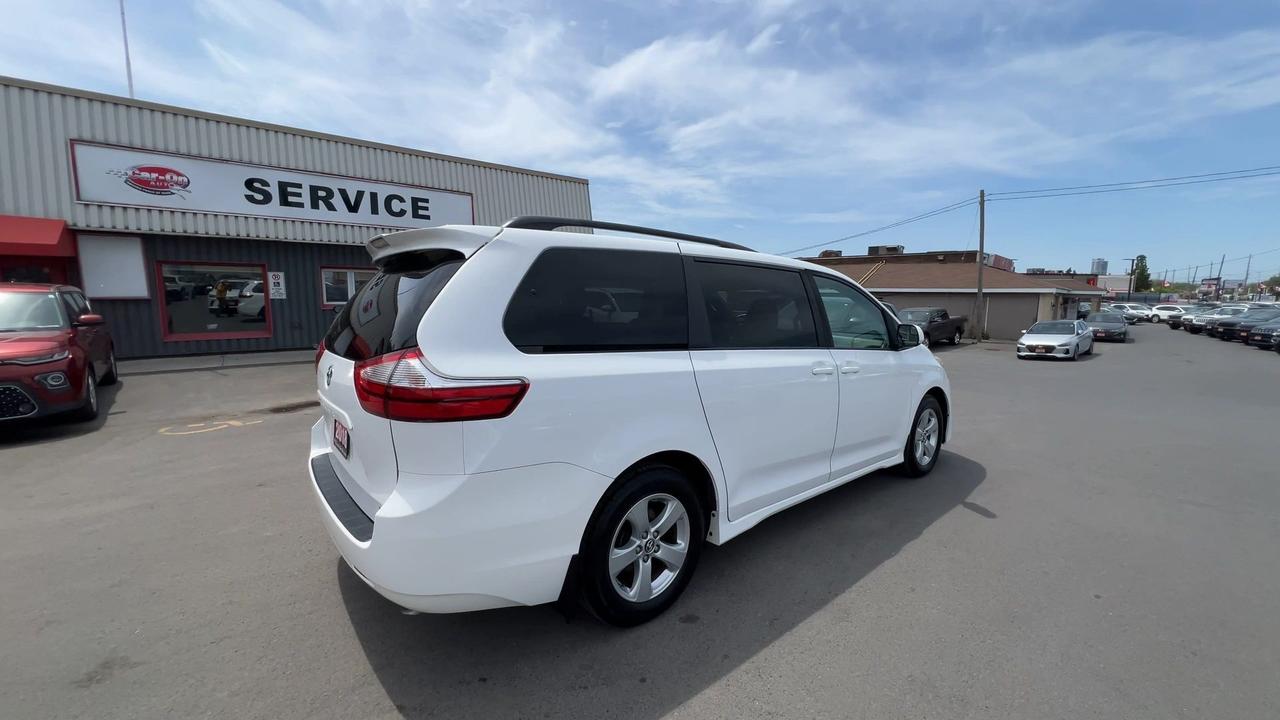 2018 Toyota Sienna LE | 7-PASS | HTD SEATS | CARPLAY | ALLOYS | A/C Photo