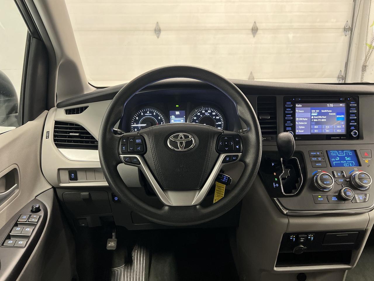 2018 Toyota Sienna LE | 7-PASS | HTD SEATS | CARPLAY | ALLOYS | A/C Photo